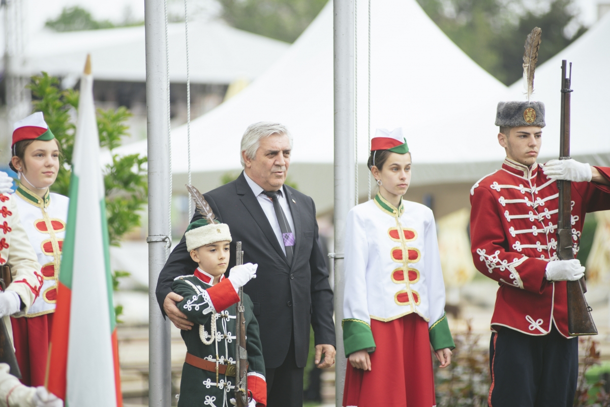С поредица от тържествени прояви Мездра чества празника на града