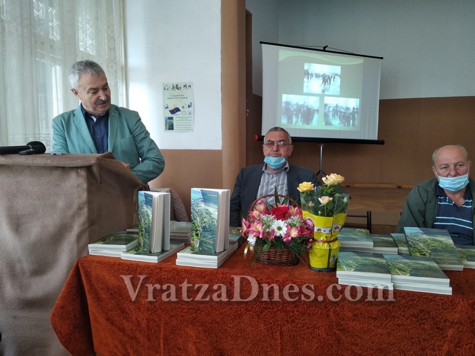 Представиха книга за историята и родове в село Славотин