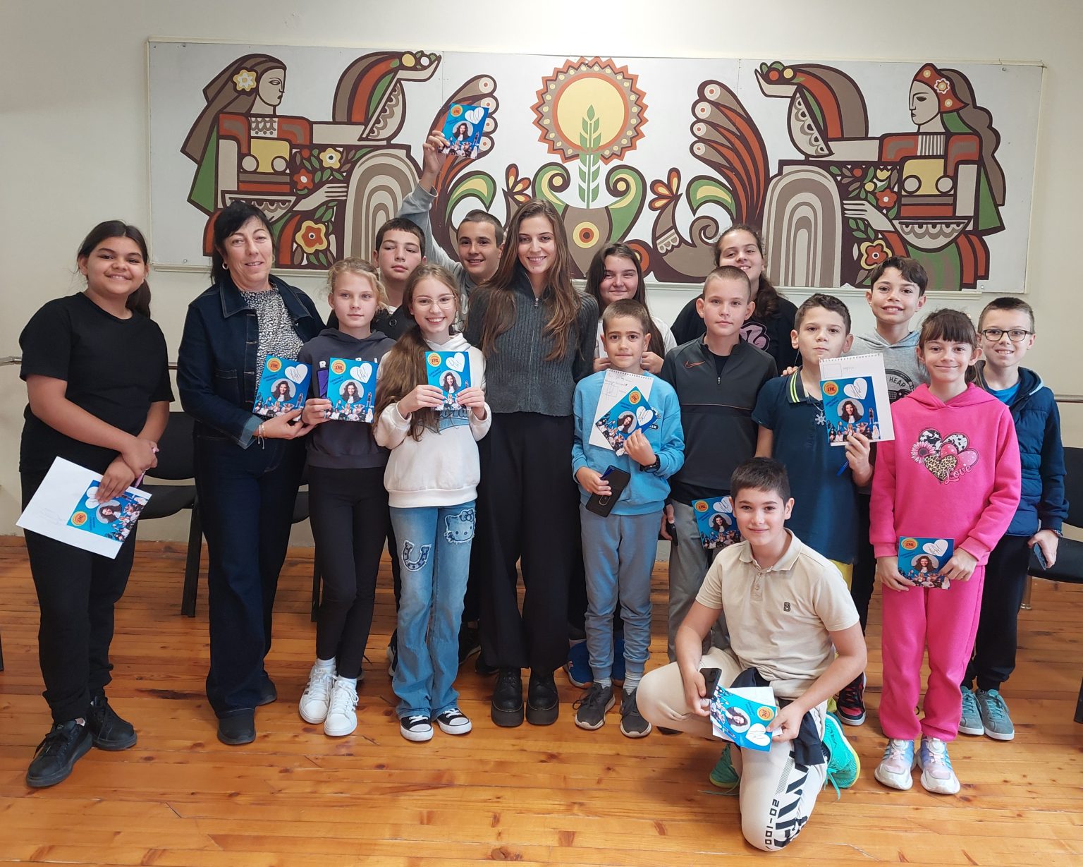 Актрисата Александра Лашкова се завърна в училището си в Мездра