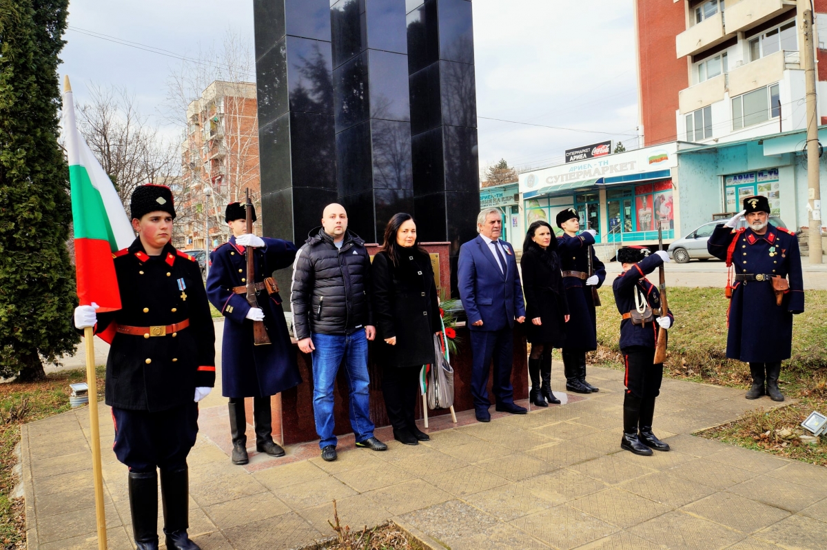 Жители и гости на Мездра отпразнуваха 144-ата годишнина от Освобождението