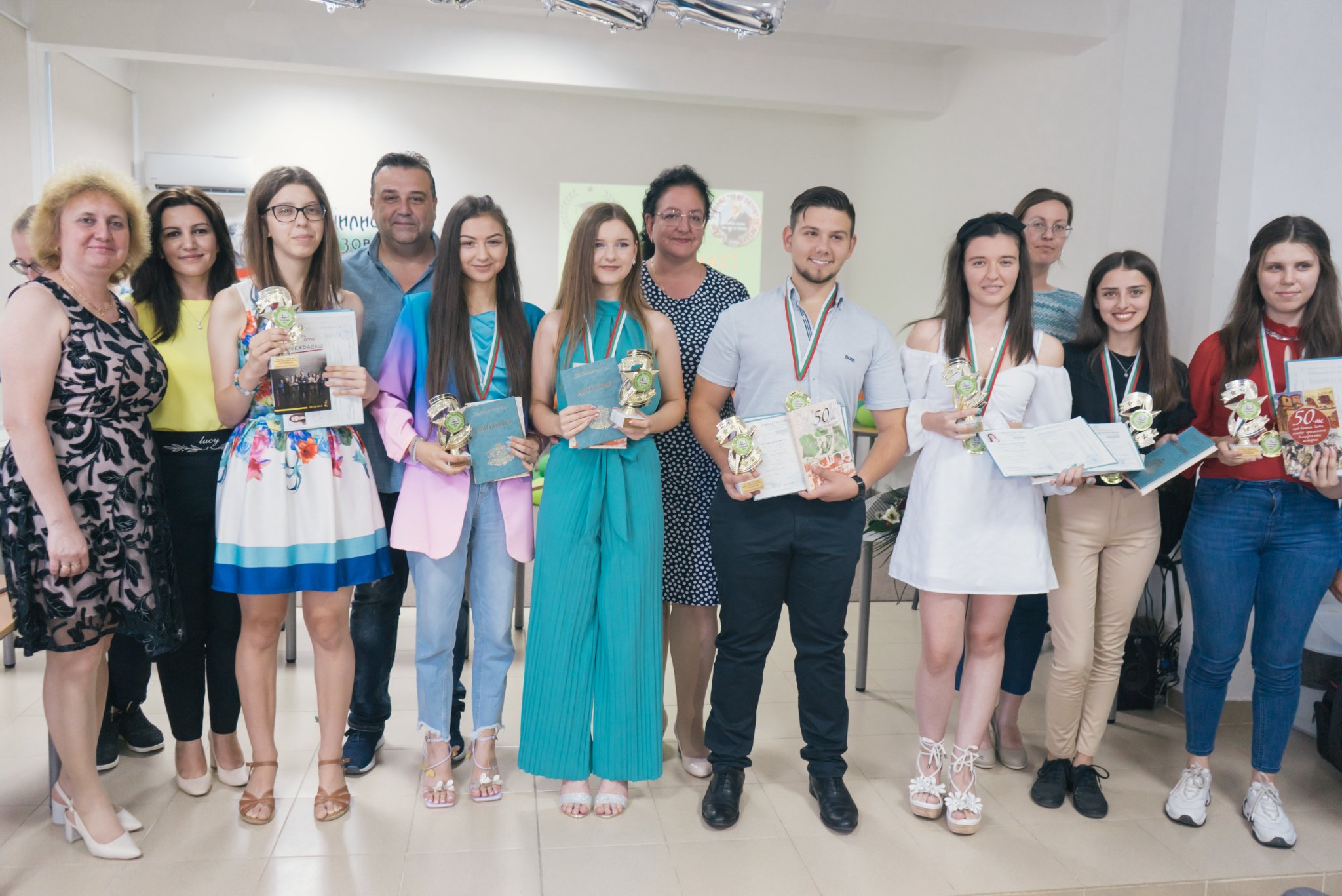 Връчиха дипломите на мездренски зрелостници
