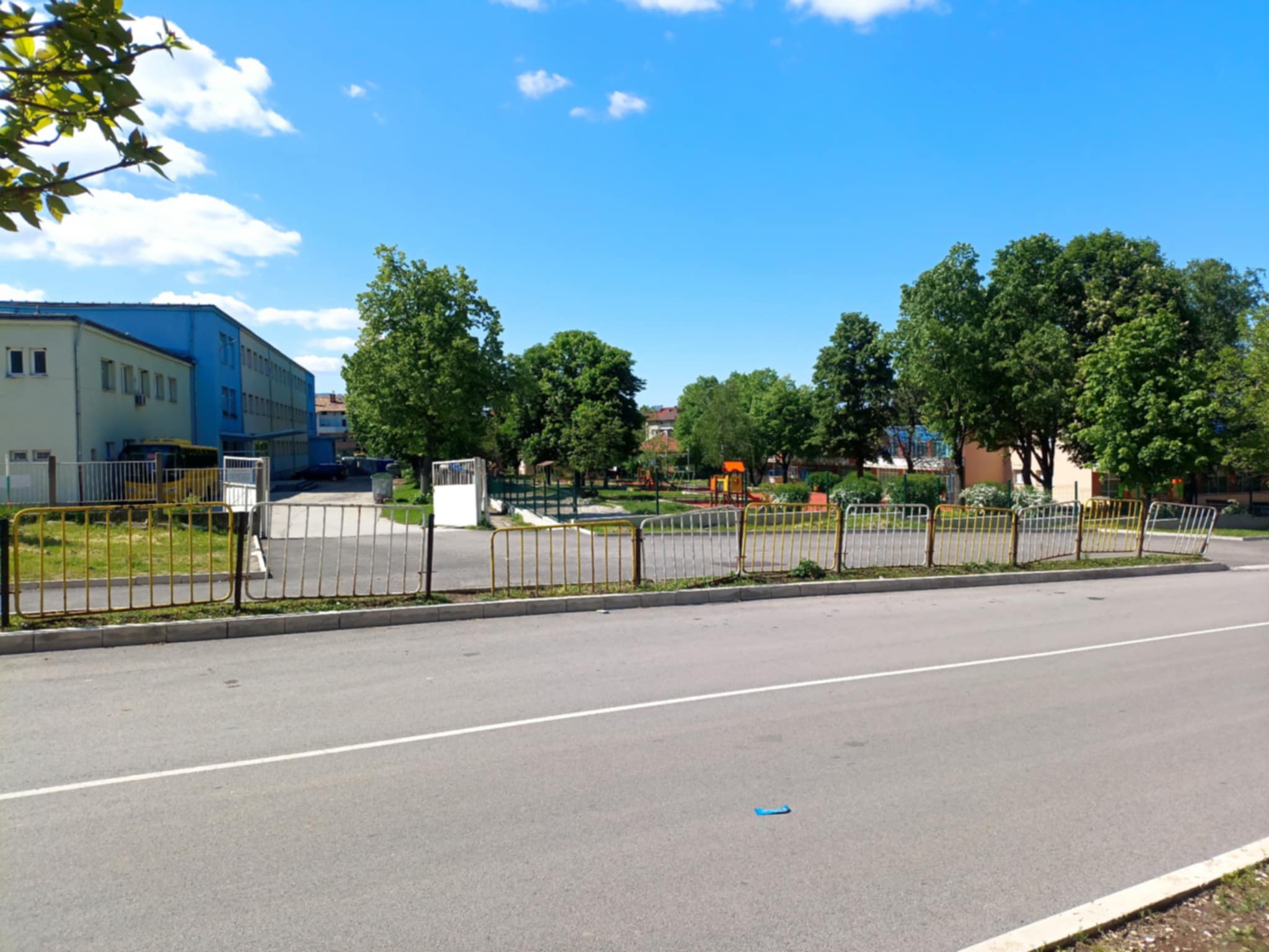 Учители и родители искат обезопасяване на врачанска улица