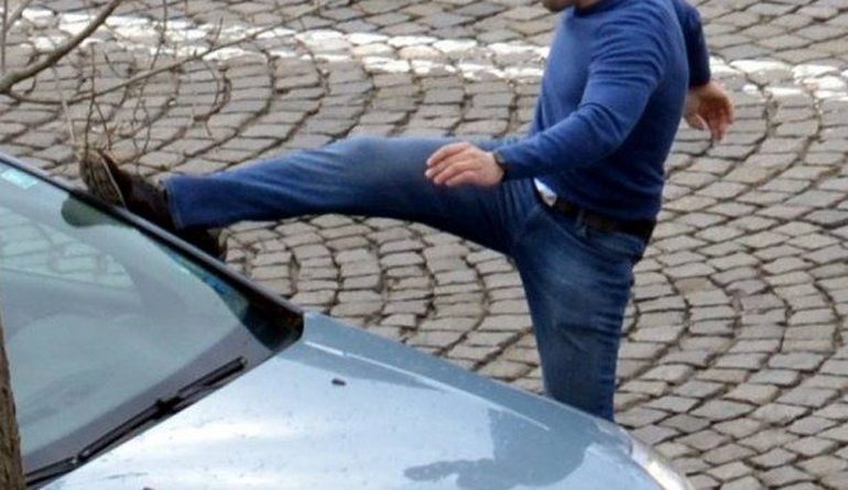 Ето кои са вандалите, потрошили автомобили във Враца
