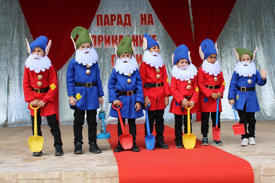 Парад на приказните герои се проведе в Кнежа