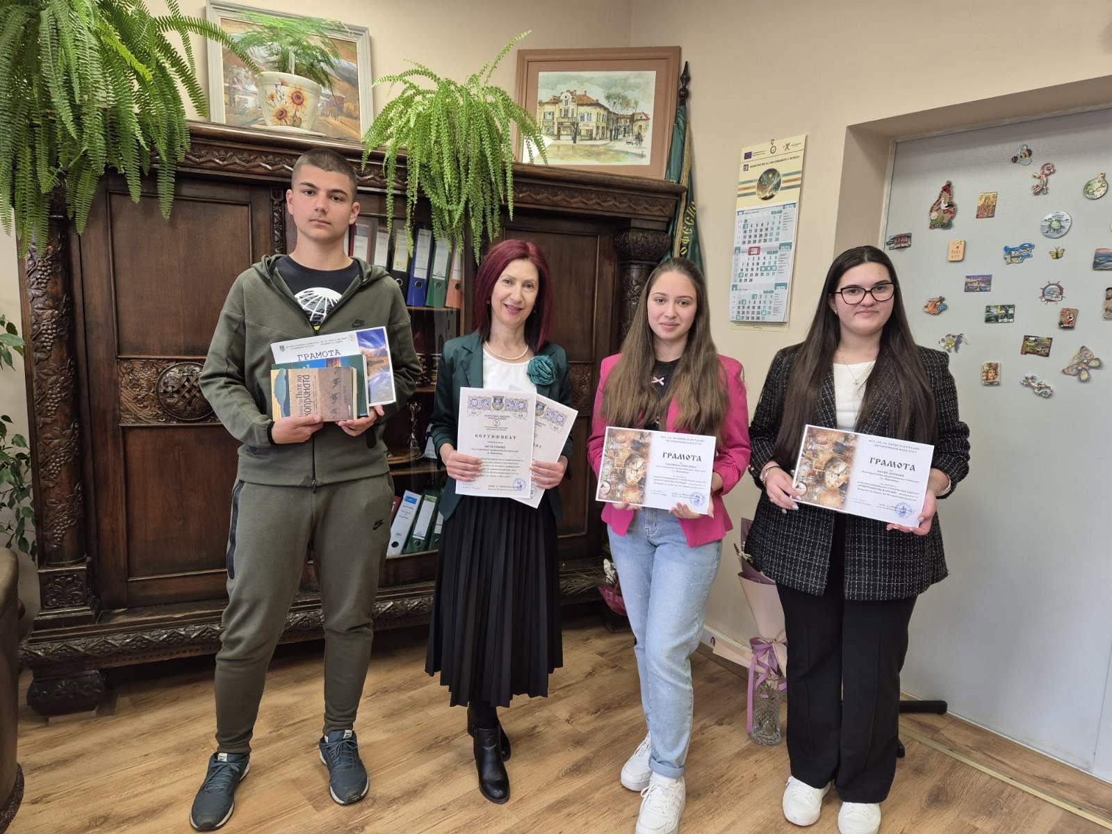 Ученици от Берковица с отлично представяне на международна научна конференция