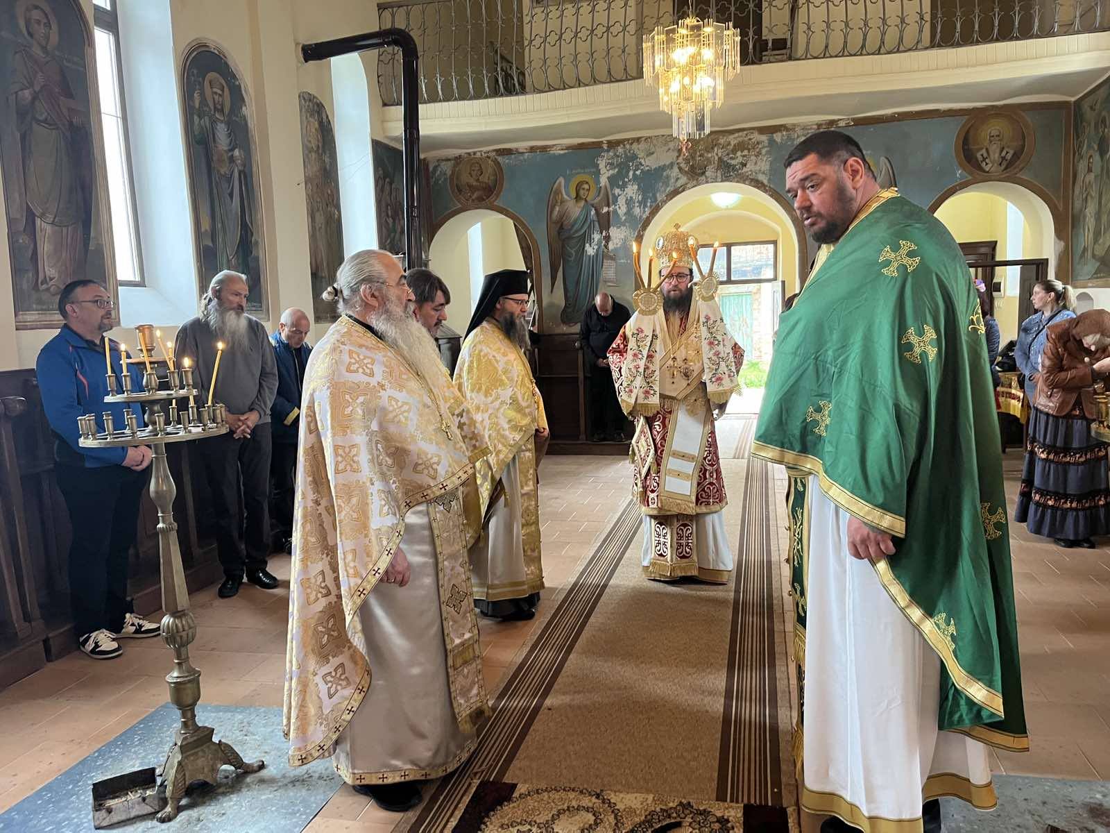 Видинският митрополит отслужи литургия в Брусарци на Томина неделя