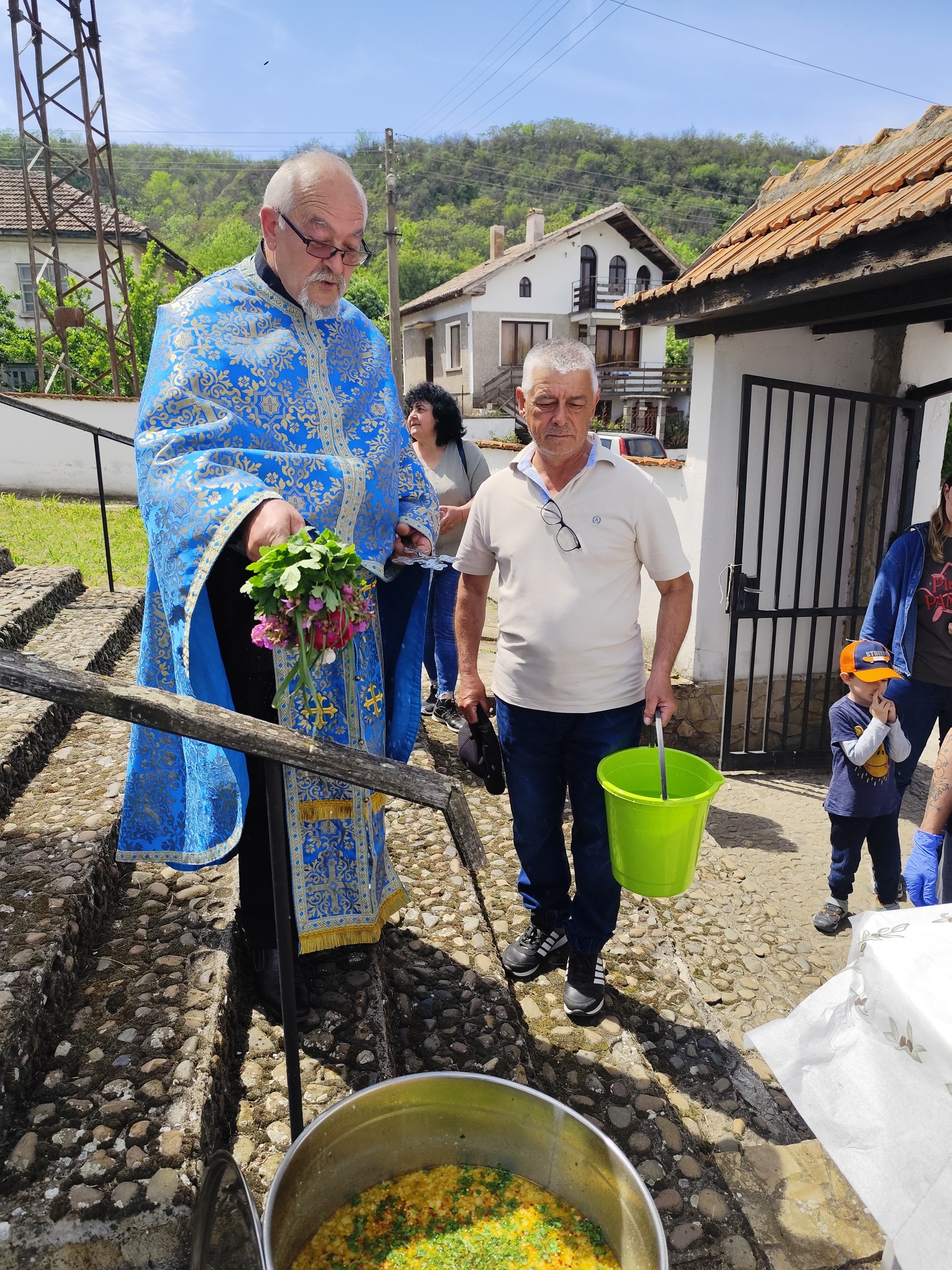 С водосвет и курбан отбелязаха Гергьовден в Долни Вадин