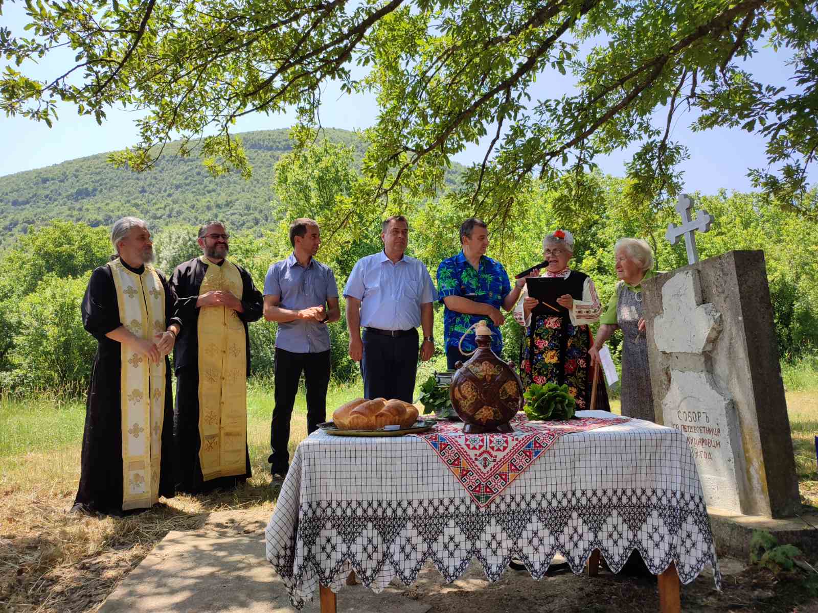Отбелязаха Петдесетница в махала Куцаровци и село Ошане