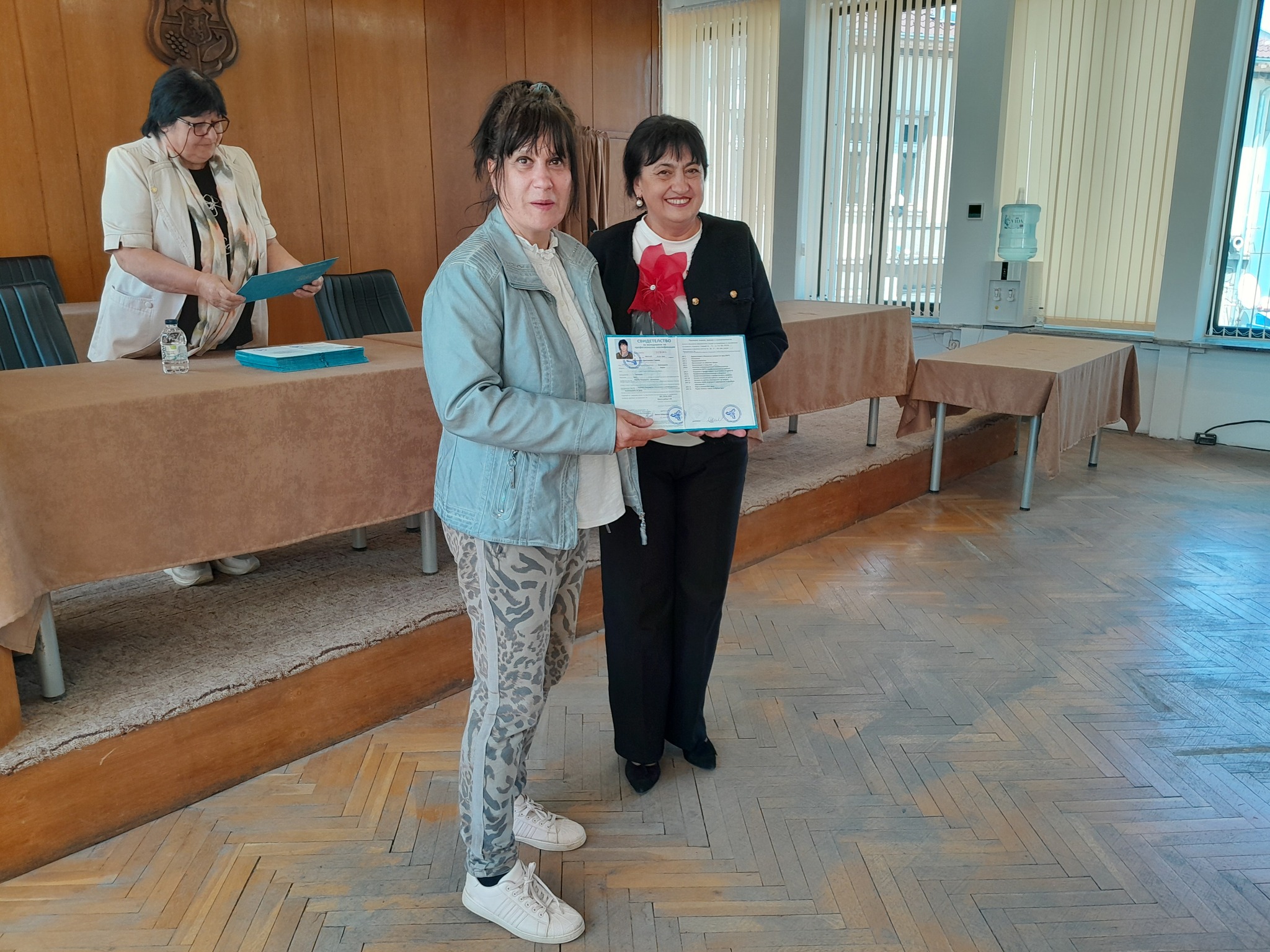 Връчиха удостоверенията на 21 помощник-възпитатели