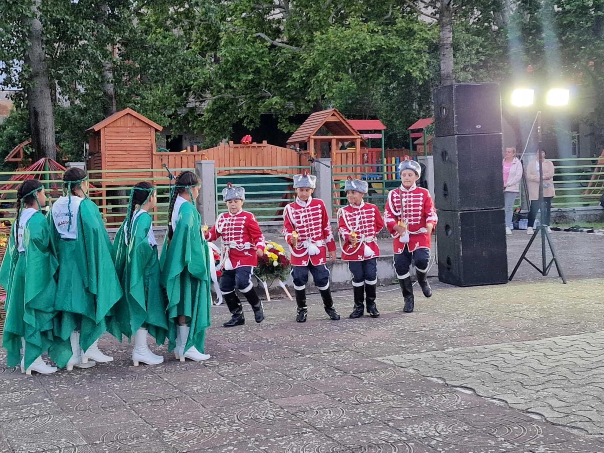 Бутан посрещна походниците с възстановка