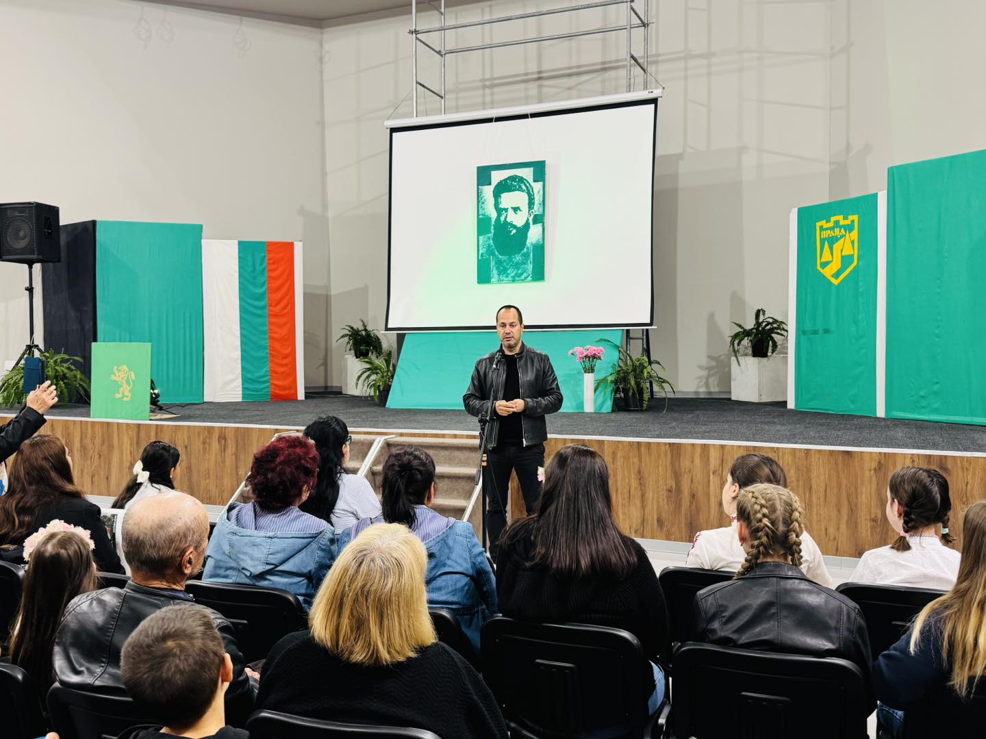 Близо 100 ученици от страната рецитират Ботеви стихове