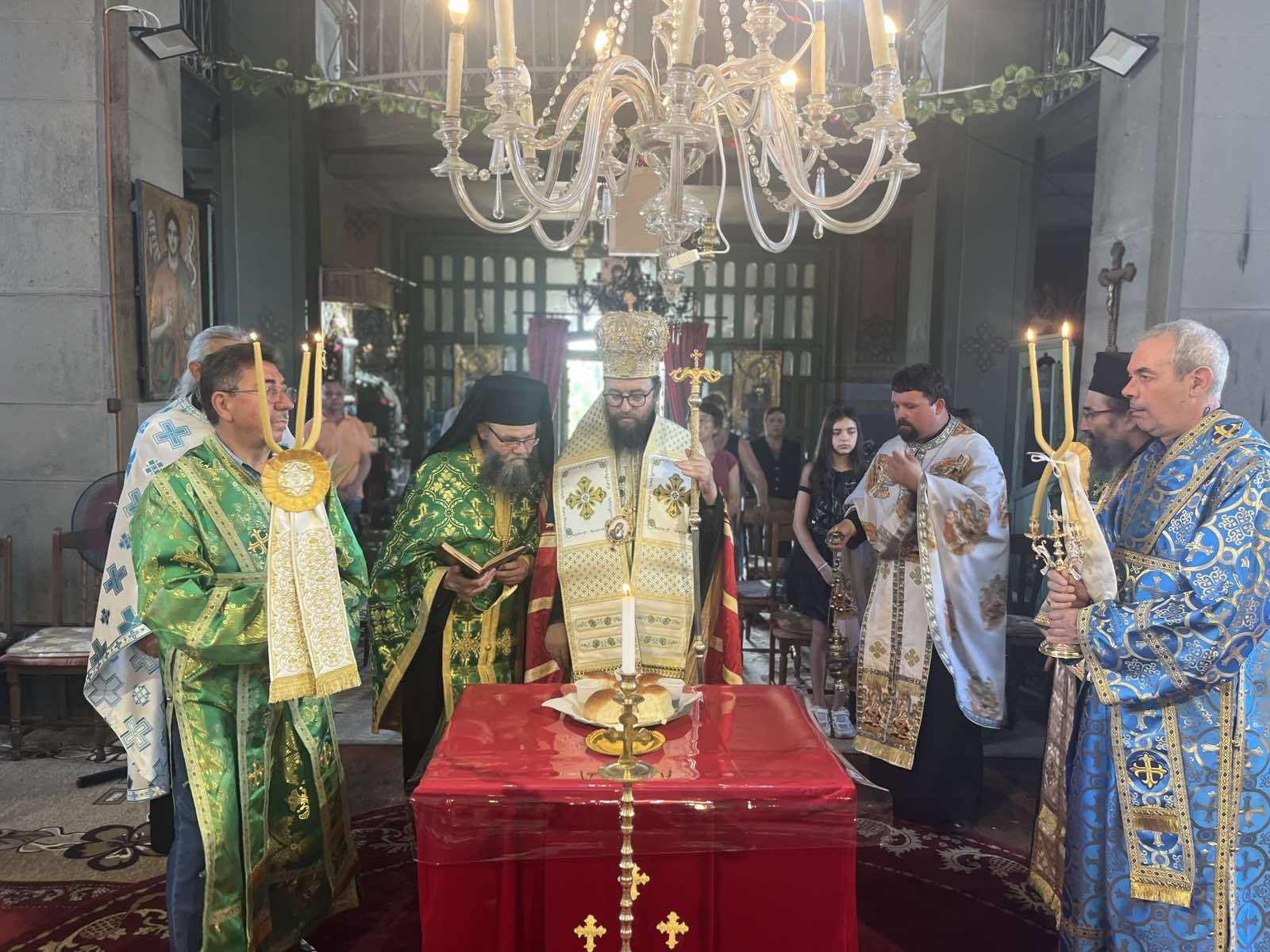 Тържествена Вечерня отслужи Видинският митрополит в храма в Гомотарци