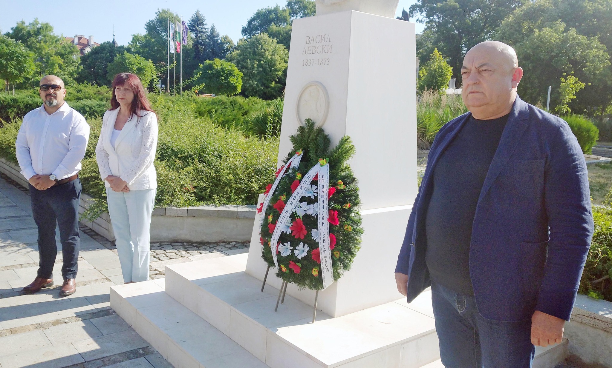 Поднесоха венци и цветя пред паметника на Апостола в Лом