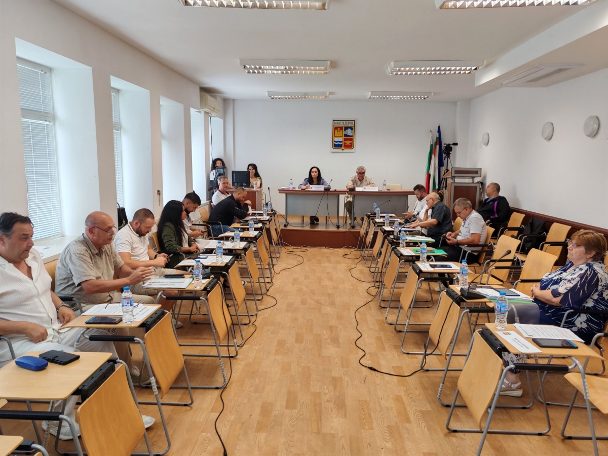 Приеха изпълнението на бюджета на Община Мездра за полугодието
