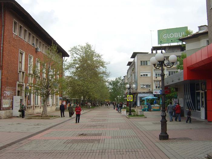 Враца остава втора по заплати в страната