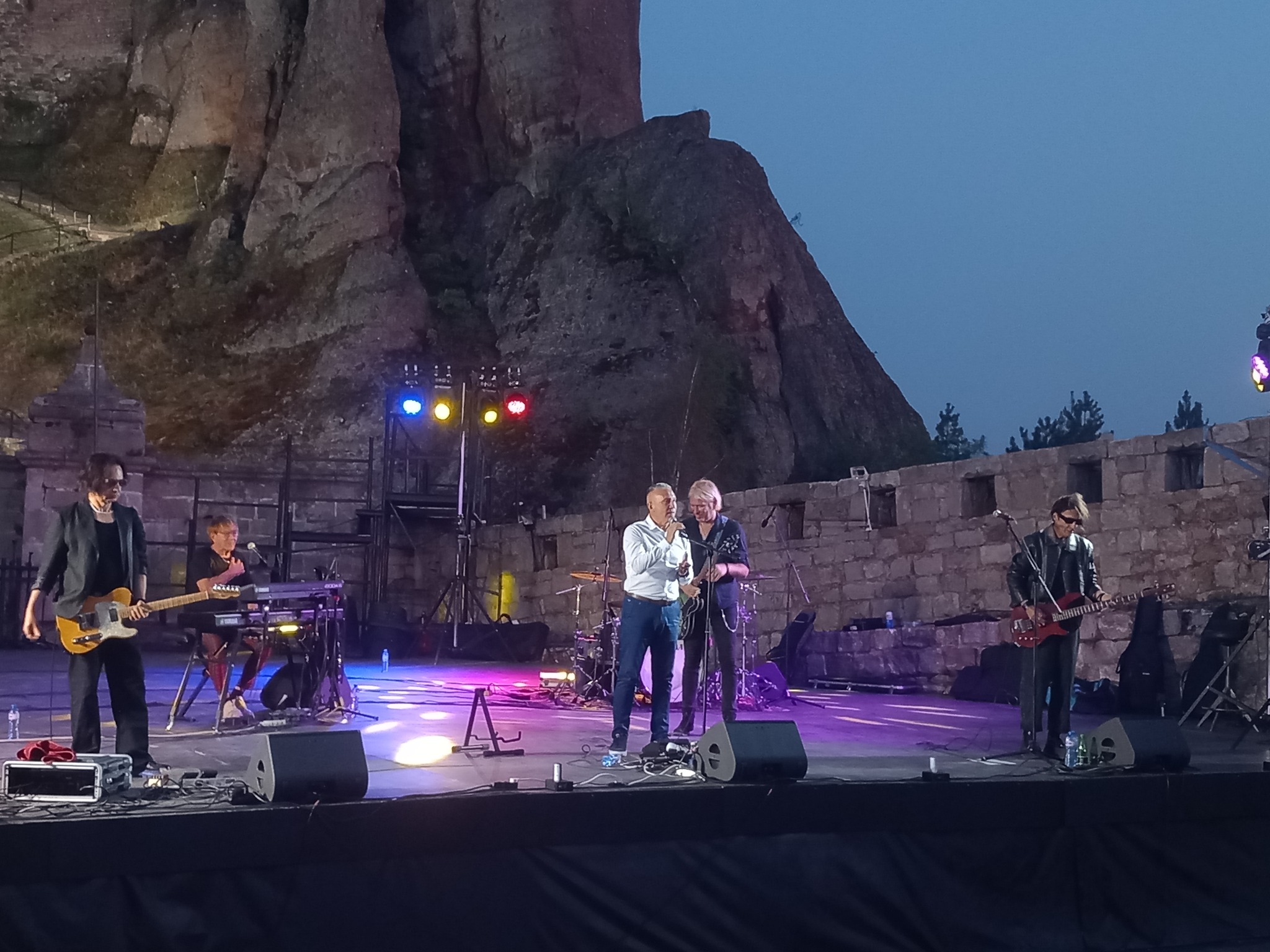 „Тангра“ пяха „Нашият град“ под величествените Белоградчишки скали