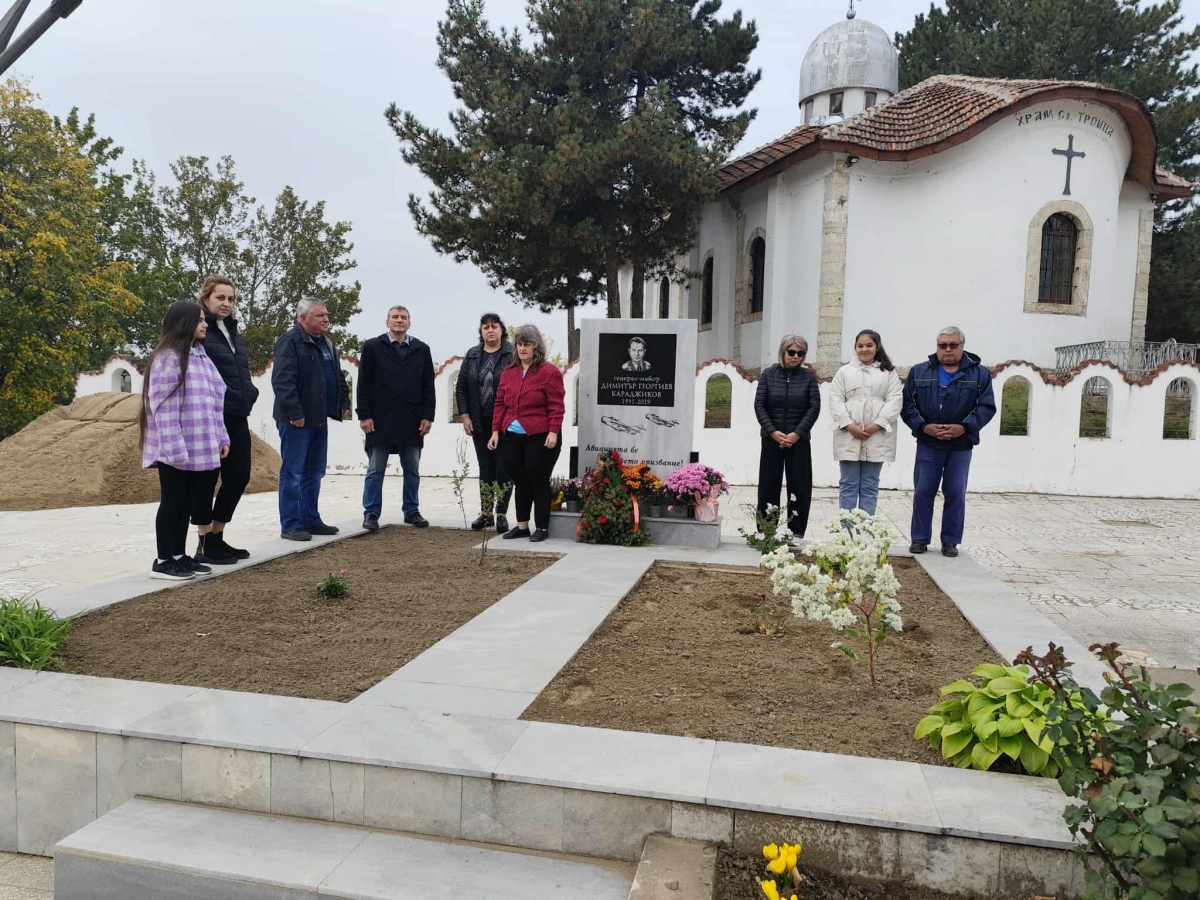 Още събират средства за плоча в памет на летец от Остров
