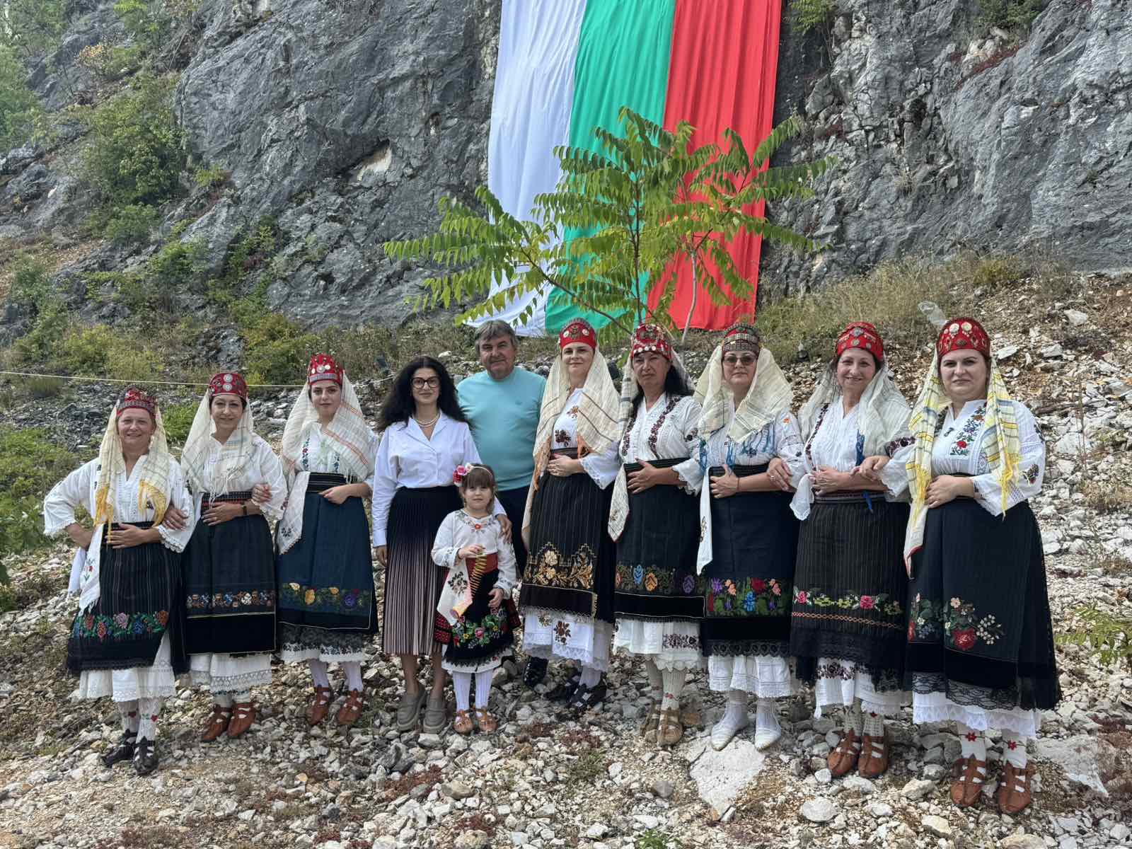 Край пещера Венеца се проведе преглед за участие на събора в Копривщица