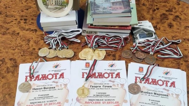 Две призови места в националния конкурс „Народни будители“ за ученички от ОУ „Св. св. Кирил и Методий“