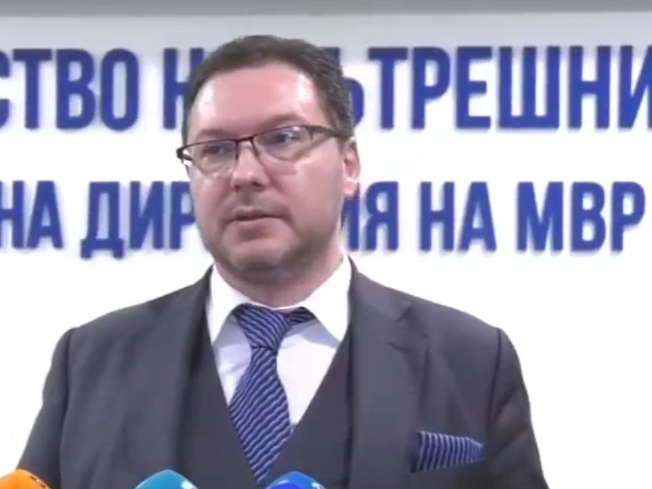 Даниел Митов иска отговор защо не е готов пътят Ботевград - Видин