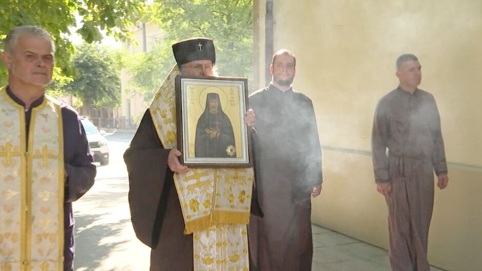 Опашка от вярващи заради чудотворната икона на Св. Никифор във Враца