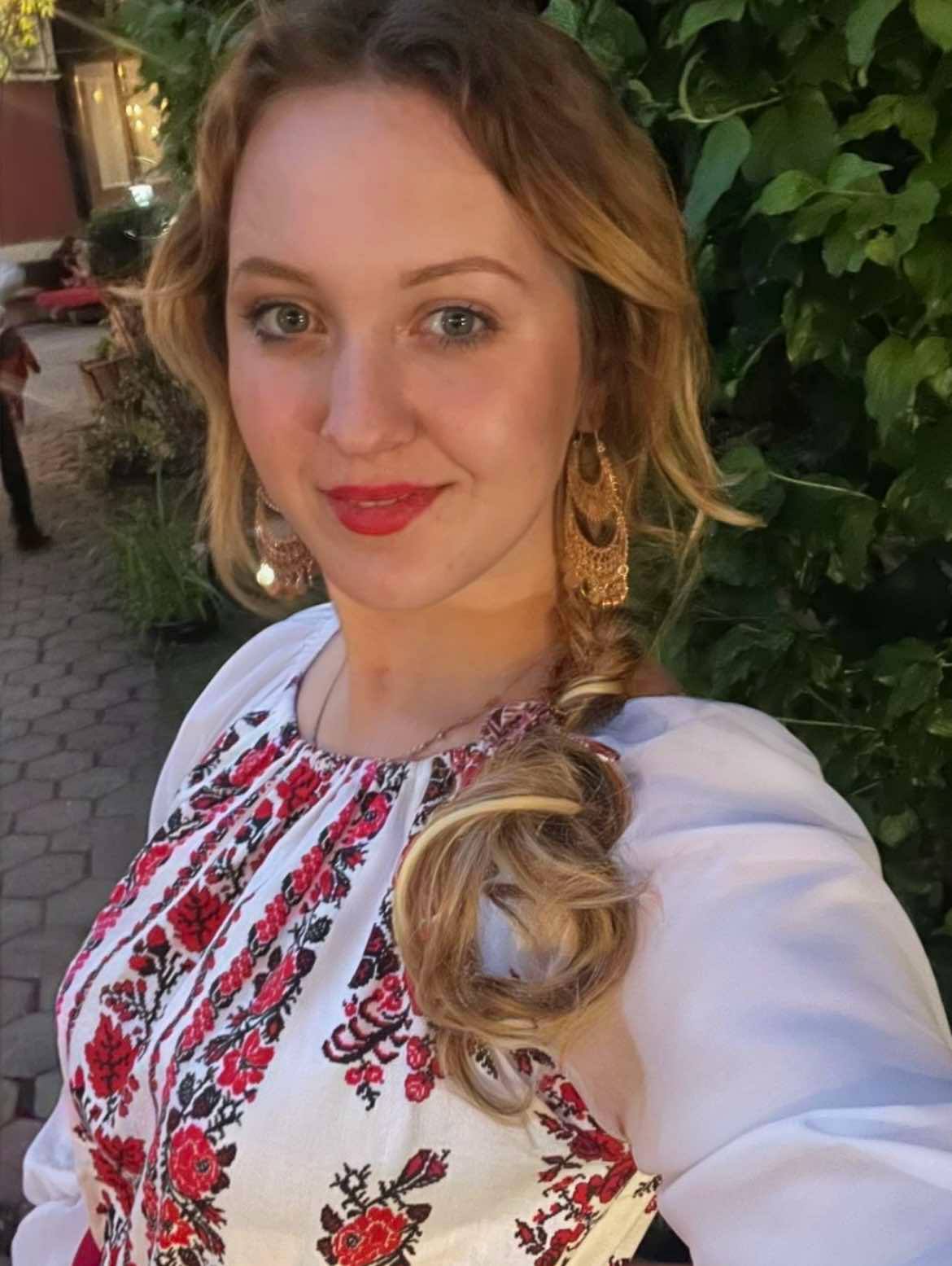 Млада художничка с втора самостоятелна изложба