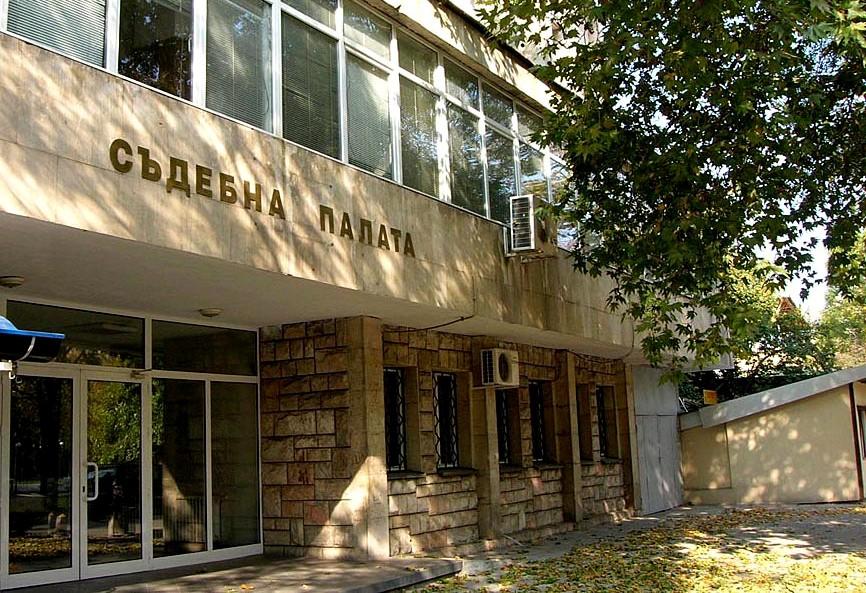 Оставиха в ареста мъжа, заканил се да убие майка си
